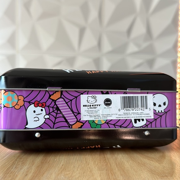 Hello Kitty Halloween Purse Tin 2022 - Picture 3 of 4